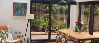 5 Bed House - Sleeps 15 - Pets - Garden - Parking