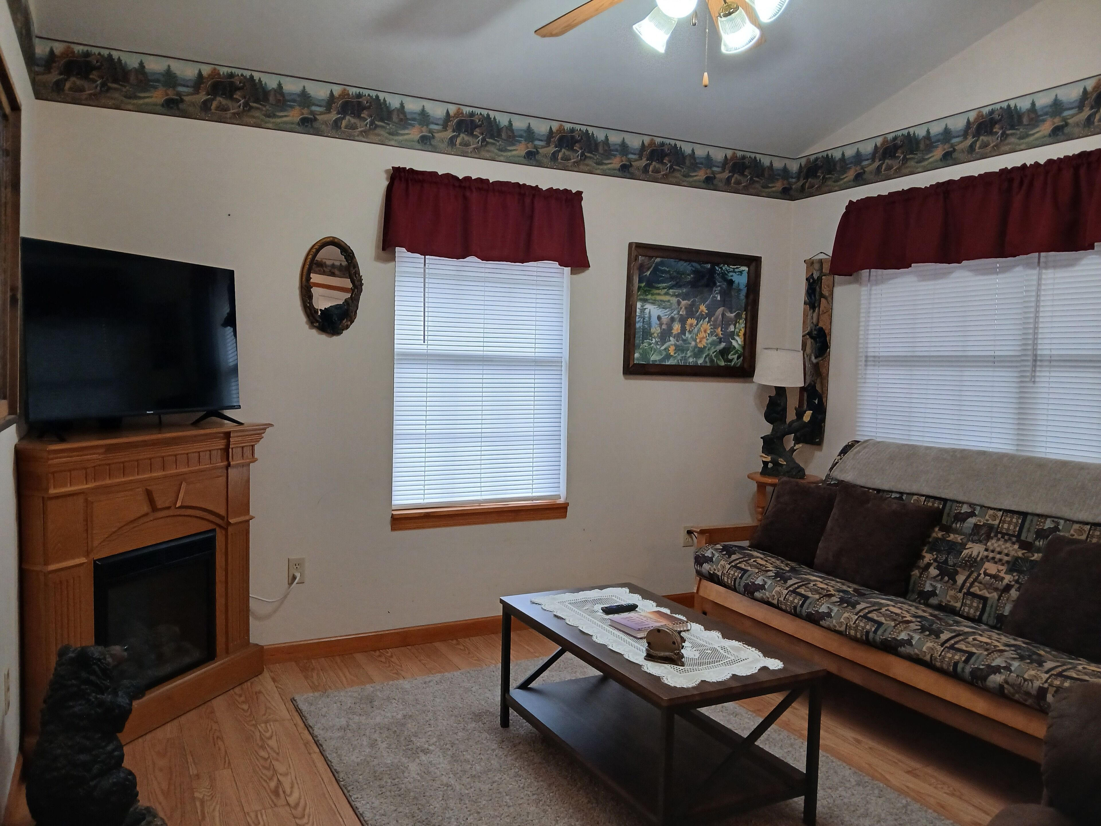 Smart TV, fireplace