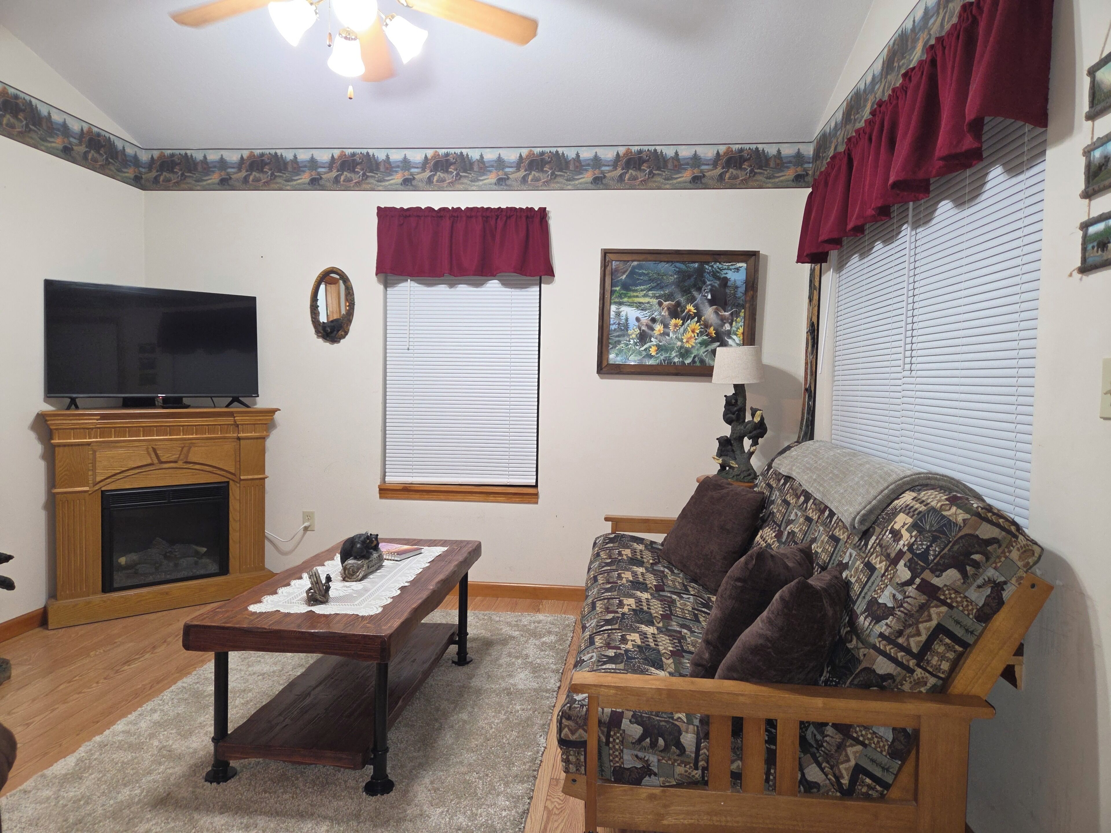 Smart TV, fireplace