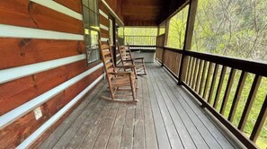 Property grounds - Baby Bear Hideaway, rustic, romantic w/a hot Tub (Sevierville)
