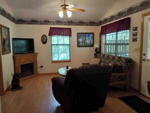 Smart TV, fireplace