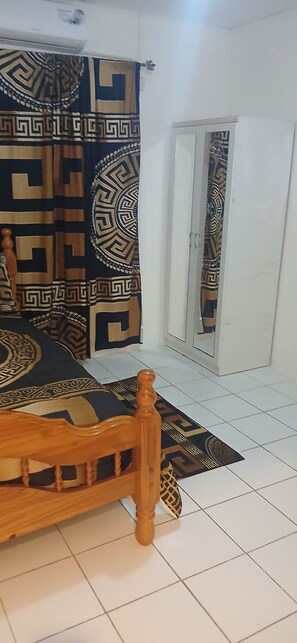1 chambre, fer et planche Ă repasser, Wi-Fi, draps fournis