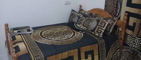 1 chambre, fer et planche à repasser, Wi-Fi, draps fournis