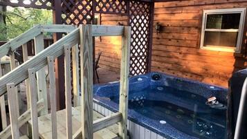 Tina de hidromasaje al aire libre