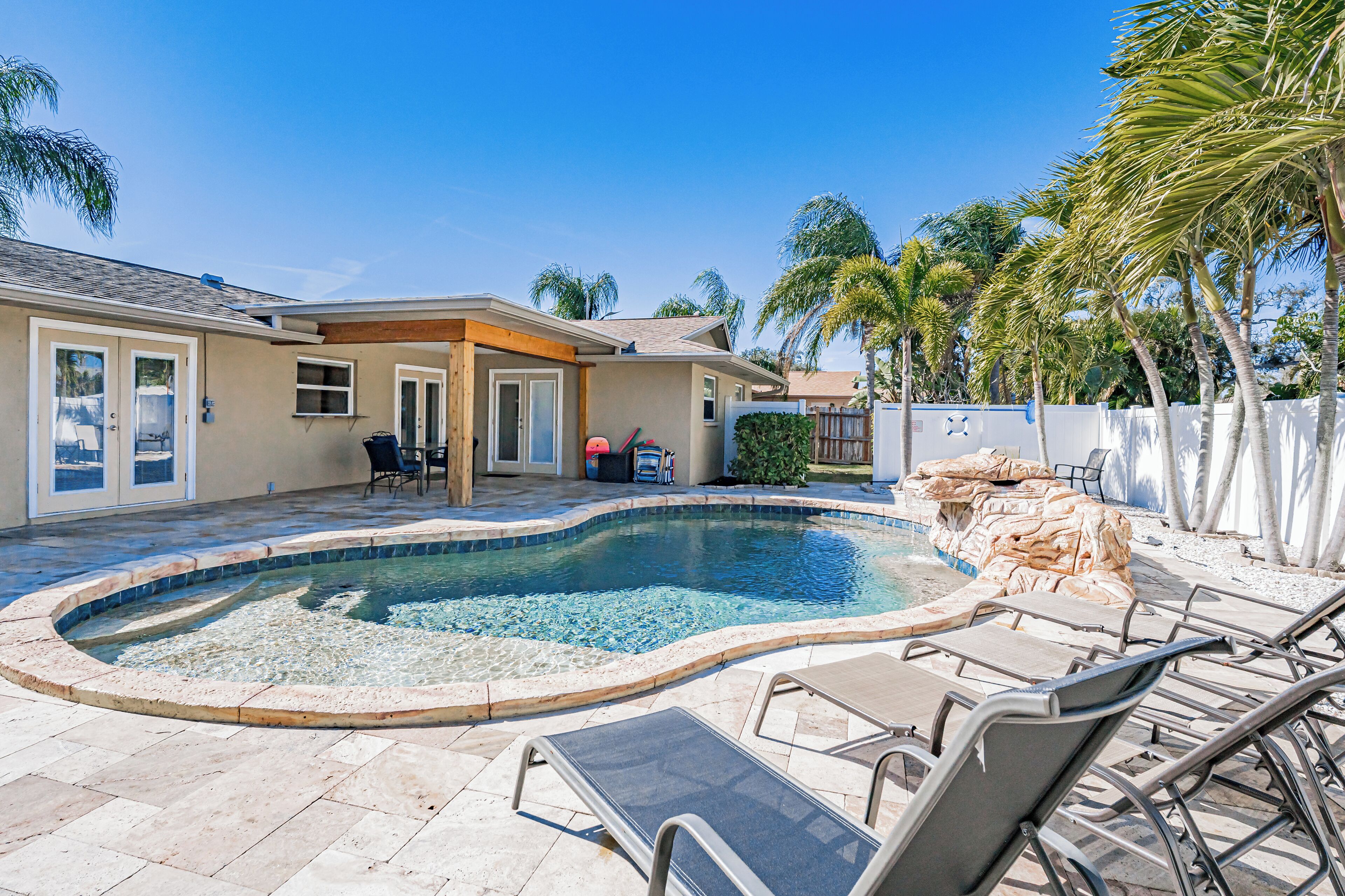 Een verwarmd zwembad