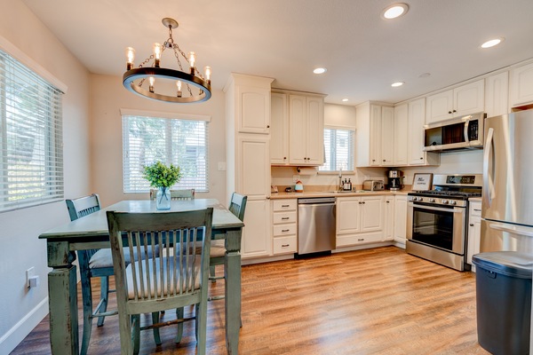 Frigorífic, microones, forn i placa de cuina