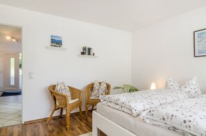 1 bedroom, free WiFi, bed sheets - Cosy Apartment Rothmund with Terrace (Überlingen)