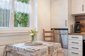 Kühlschrank, Ofen, Herdplatte, Geschirrspüler