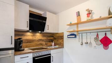 KĂŒhlschrank, Ofen, Herdplatte, GeschirrspĂŒler