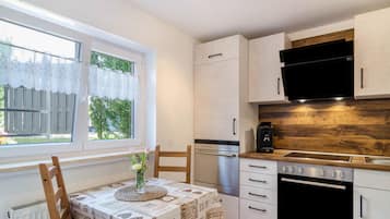 Kühlschrank, Ofen, Herdplatte, Geschirrspüler