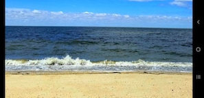 Beach nearby, sun-loungers, beach towels