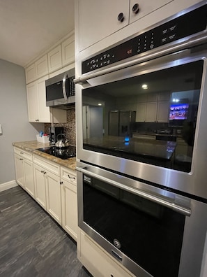Private kitchen - Mediterranean home close to Houston and the Ocean (Baytown)