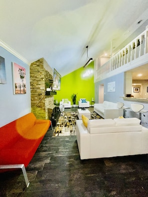 Living area - Mediterranean home close to Houston and the Ocean (Baytown)
