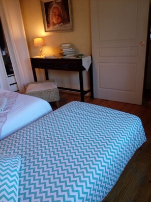 3 makuuhuonetta, silitysrauta/-lauta, internet, vuodevaatteet