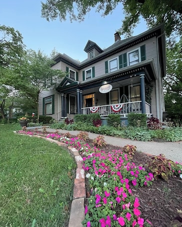 Exterior. Loganberry Inn
