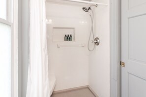 M.F. Bell | Bathroom - Loganberry Inn (Fulton)