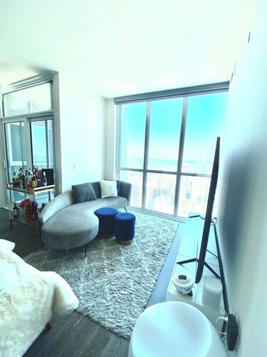 50th Floor Luxury Yorkville Condo w Free Parking