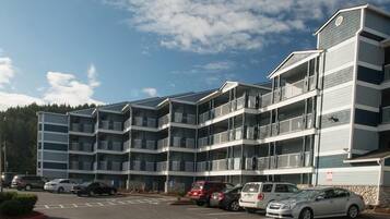 Kondominium, 1 Tempat Tidur King dengan tempat tidur Sofa (Waters Edge 104) | Eksterior