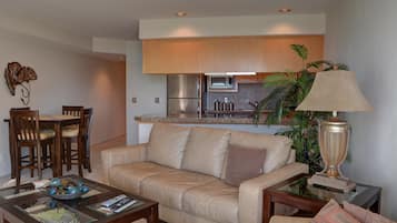 Condo, 1 giường cỡ king và sofa giường (Waters Edge 104) | Phòng khách