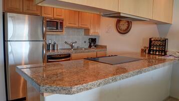 Condo, 1 King Bed with Sofa bed (Waters Edge 104) | Private kitchen