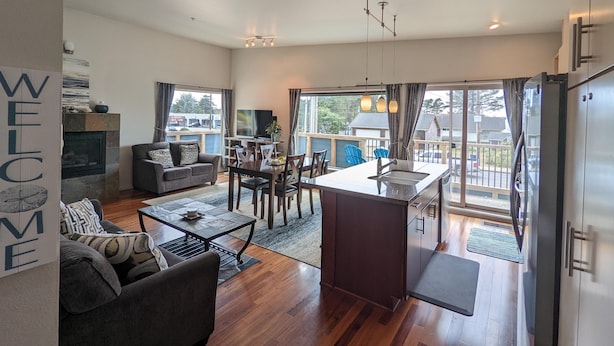 Townhome, 2 Queen Beds (Sea Depoe Bay) | Living room - Sea Depoe Bay (Depoe Bay)