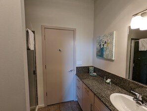 Resortwoning, 2 queensize bedden (Sea Depoe Bay) | Badkamer