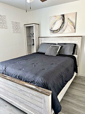 4 bedrooms, desk, iron/ironing board, travel crib