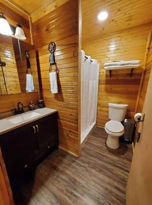 Shower, toilet paper - Guesthouse Country Cabin (Alvarado)