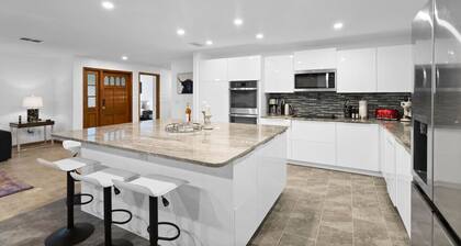 Luxury Villa with Heated Saltwater Pool & Spa, Mini Golf, BBQ, 5 Mins to Beach