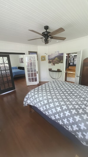 2 chambres, fer et planche à repasser, Wi-Fi, draps fournis