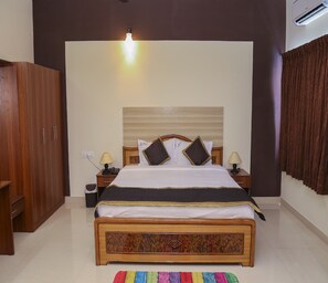 Habitación Deluxe | Sábanas de algodón egipcio, ropa de cama de alta calidad y escritorio
