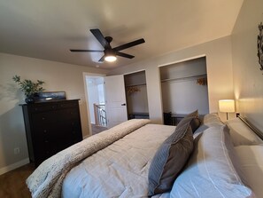 3 habitaciones, escritorio, tabla de planchar con plancha y wifi gratis 