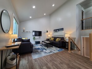 Smart TV, futbolito y libros 