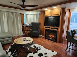 Smart TV, fireplace - Ocean views! <br>No regrets (Key West)