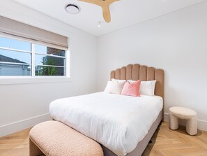 2 bedrooms, desk, iron/ironing board, WiFi - Boulevard 88 - Six (Bondi Beach)