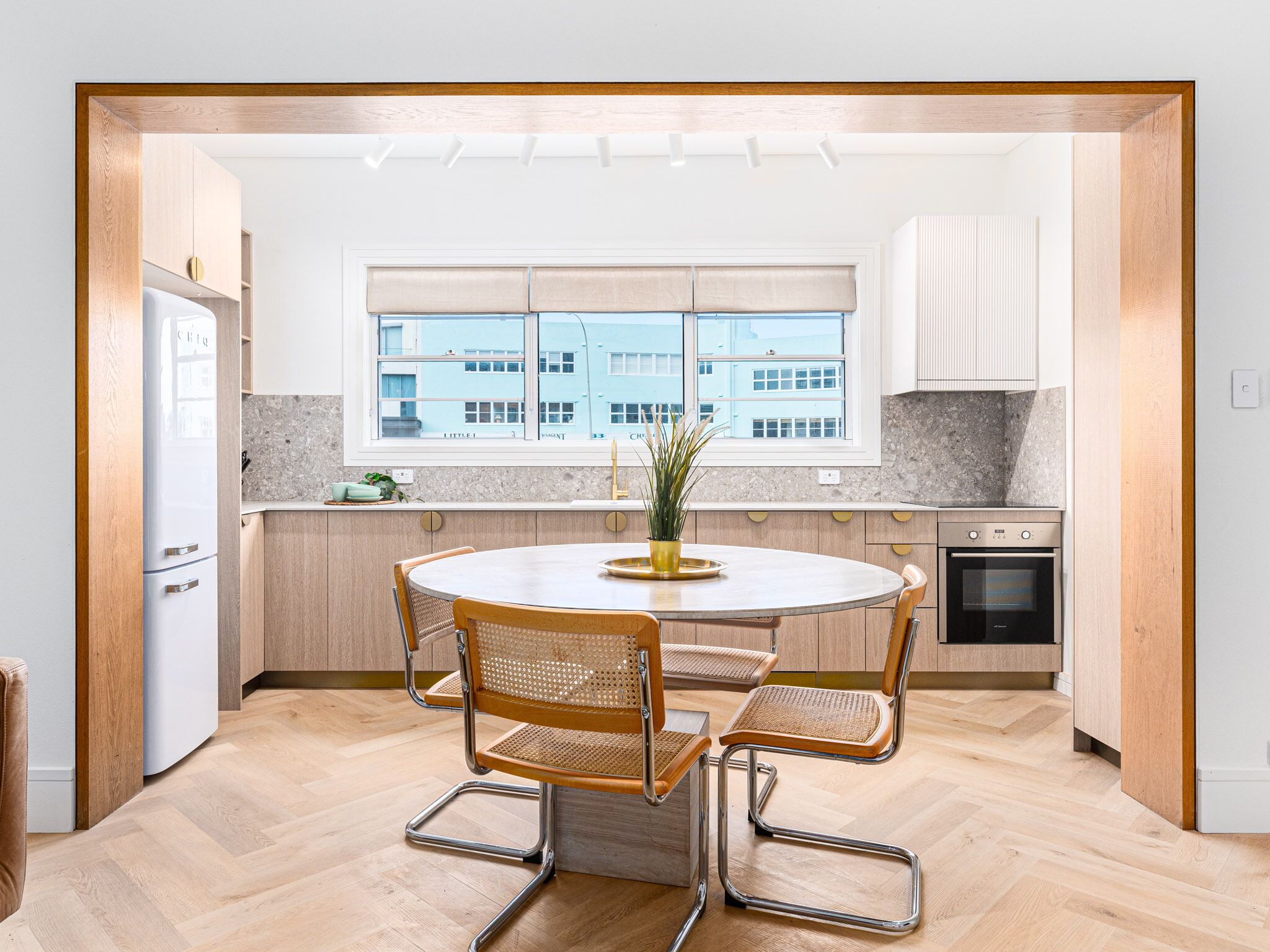 Oven, dishwasher, coffee/tea maker, electric kettle