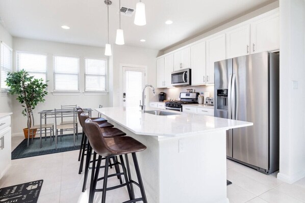 Fridge, microwave, oven, stovetop - Austin Home · Corporate Spacious Luxury Housing (Austin)