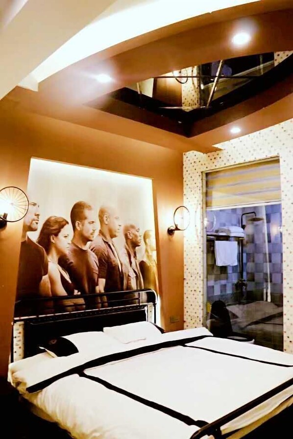 A bedroom with a bed, a poster, a window with a view, and a wall-mounted clock. - Weijing Hotel (Zhijin)