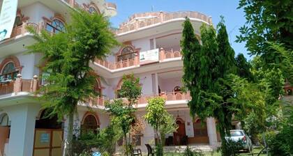 Lush Green Vintage Villa