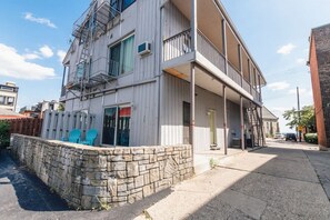 المنشأة من الخارج