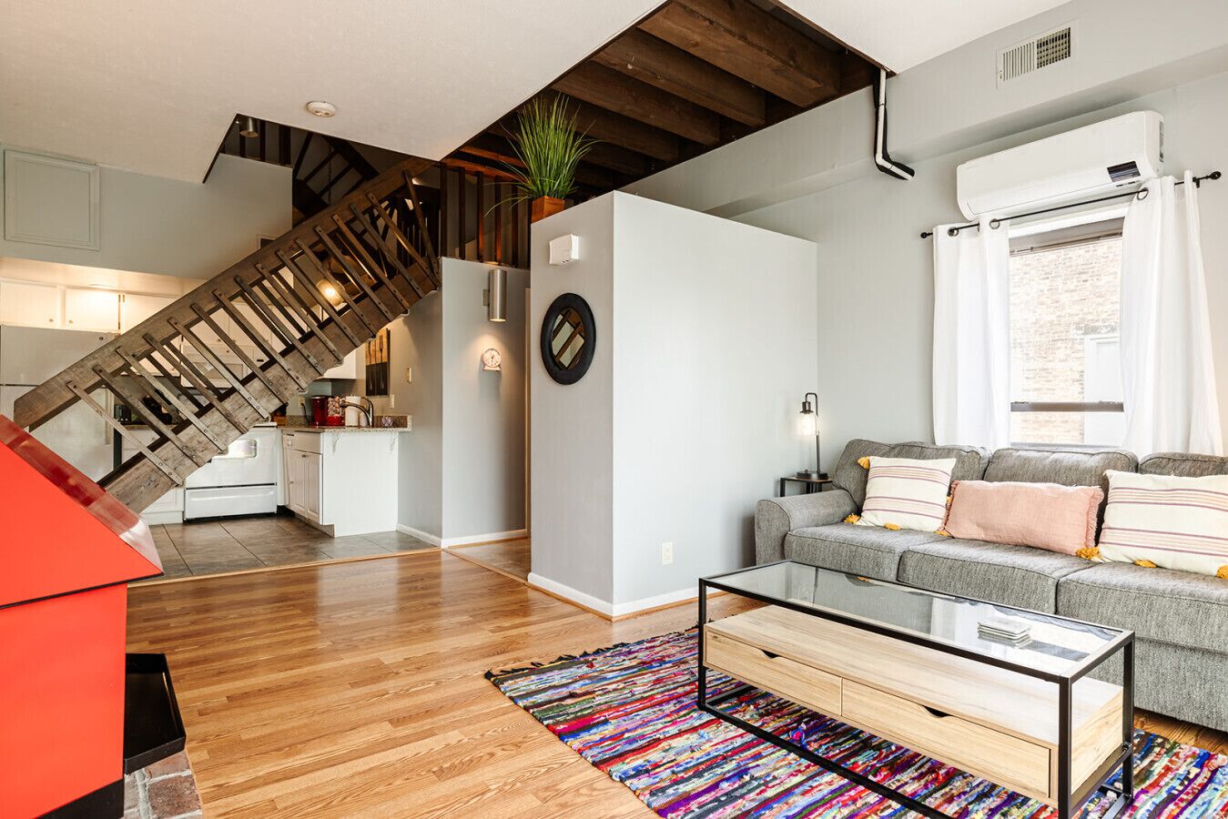 Smart TV y chimenea 
