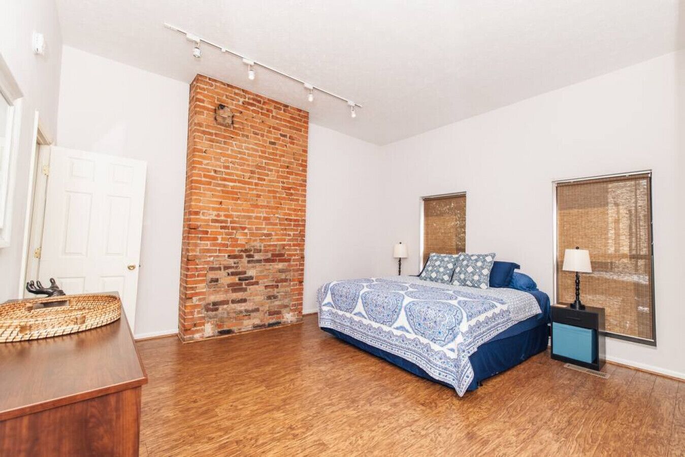 2 多间卧室、熨斗/熨衣板、免费 WiFi、床单