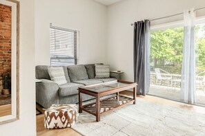 Smart TV, fireplace, DVD player