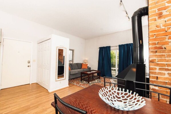 Interior - Mt. Adams 2BR Great Location! Steps from Monastery (Cincinnati)