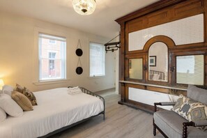 1 室のベッドルーム、デスク、アイロン / アイロン台、WiFi (無料)