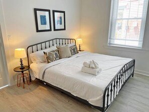 1 bedroom, desk, iron/ironing board, free WiFi - Walk Everywhere from this Stunning Remodel in OTR (Cincinnati)