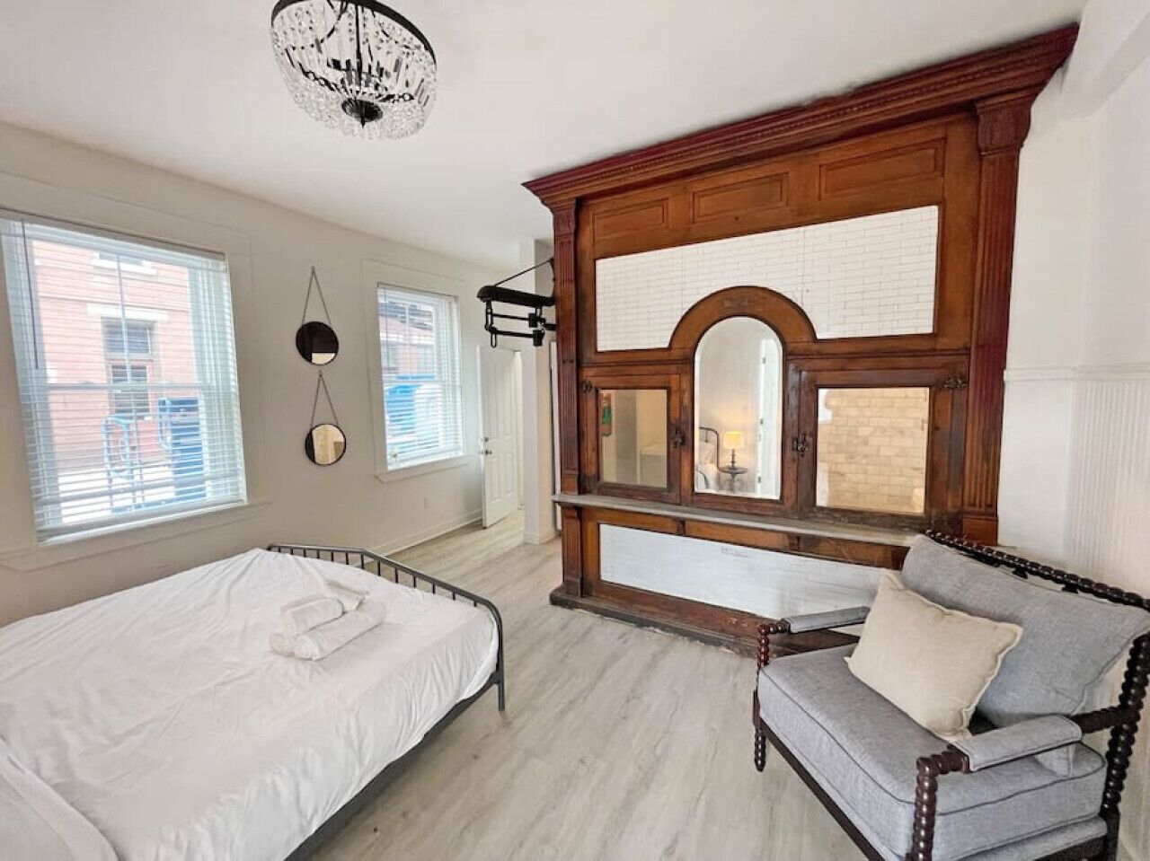 1 habitación, escritorio, tabla de planchar con plancha y wifi gratis 