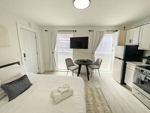 1 bedroom, desk, iron/ironing board, free WiFi