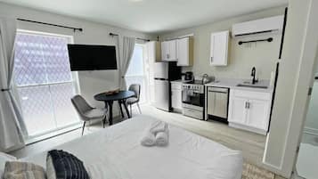 1 bedroom, desk, iron/ironing board, free WiFi