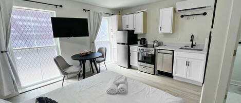 1 bedroom, desk, iron/ironing board, free WiFi